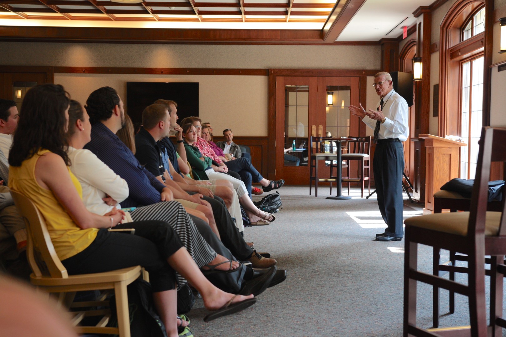 Coach Lou Holtz speaks to Remick Leaders.
