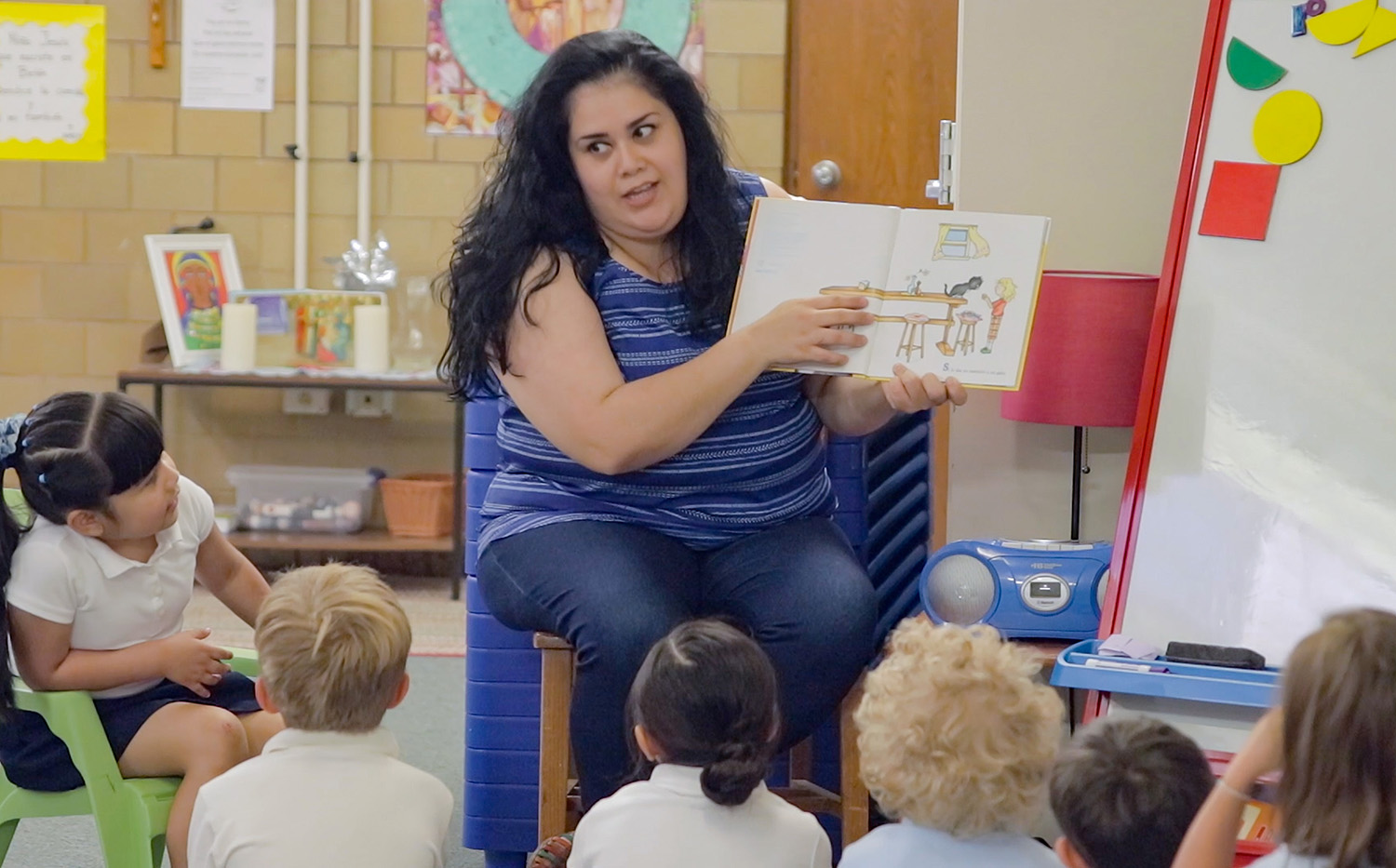 Holy Cross_Sra Hernandez reading to class